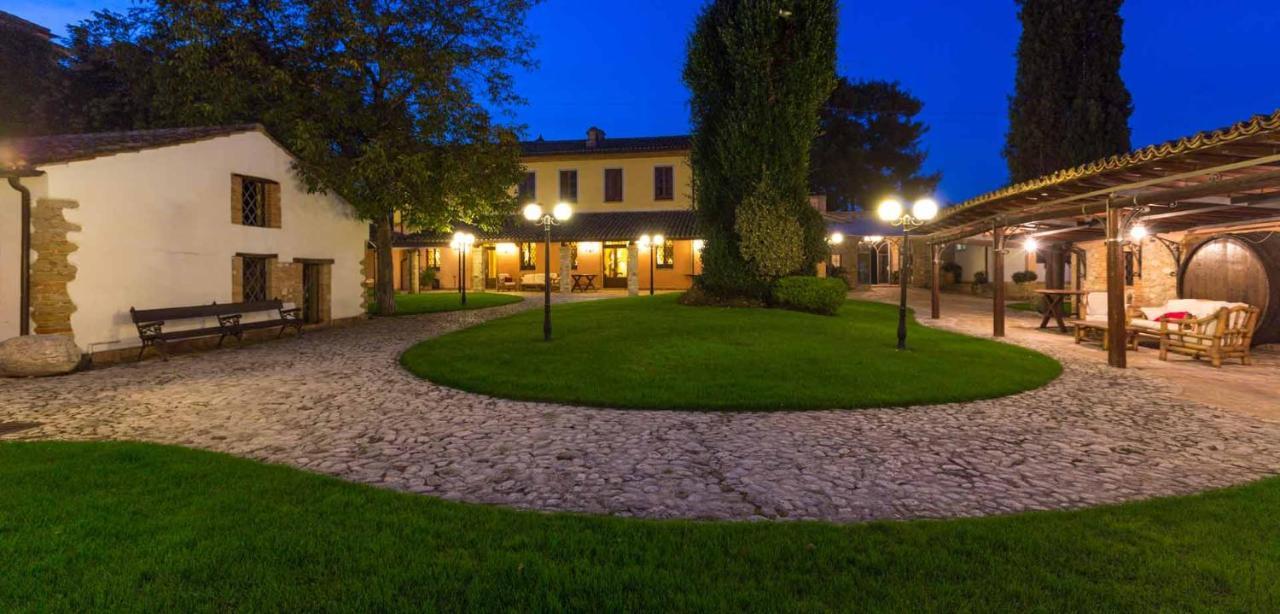 Hotel Corte Dei Tini Терамо Екстериор снимка