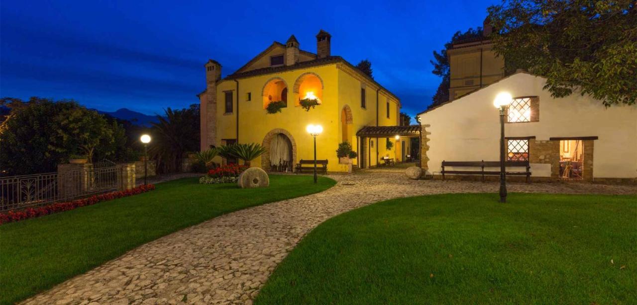 Hotel Corte Dei Tini Терамо Екстериор снимка