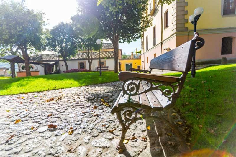 Hotel Corte Dei Tini Терамо Екстериор снимка