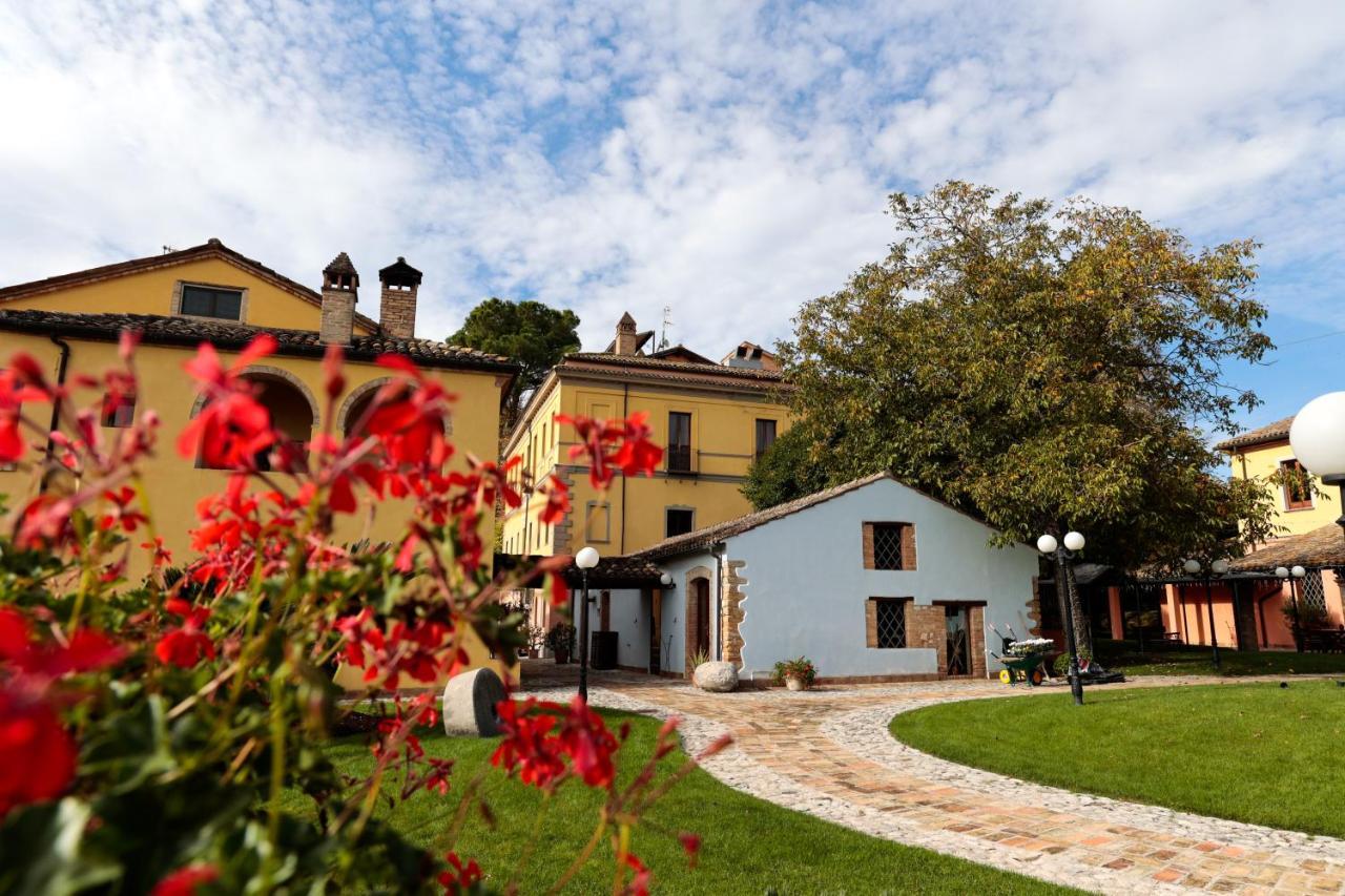 Hotel Corte Dei Tini Терамо Екстериор снимка