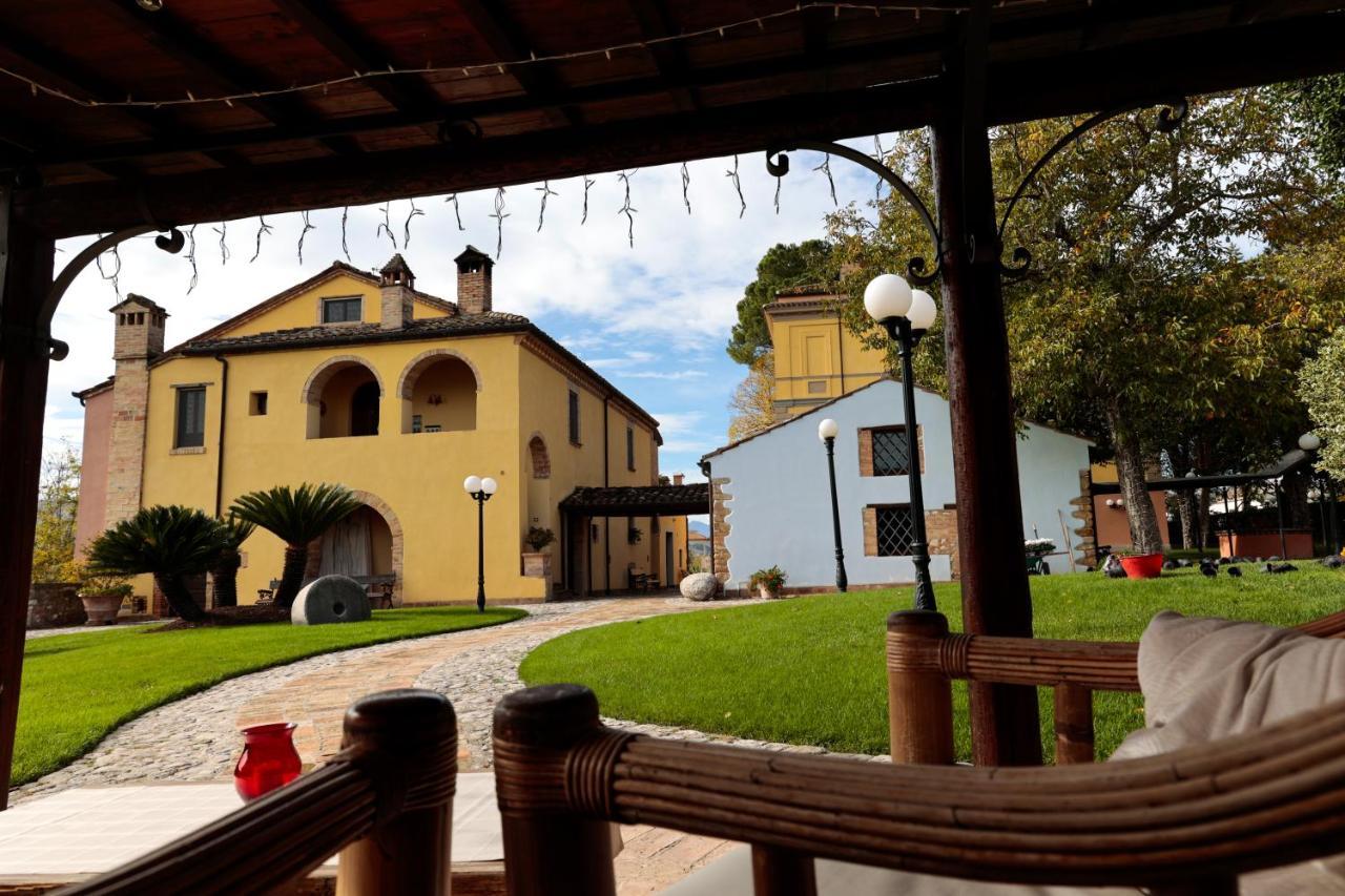 Hotel Corte Dei Tini Терамо Екстериор снимка