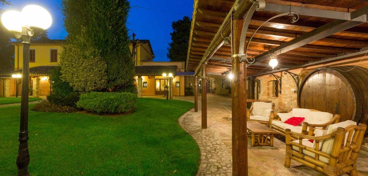 Hotel Corte Dei Tini Терамо Екстериор снимка
